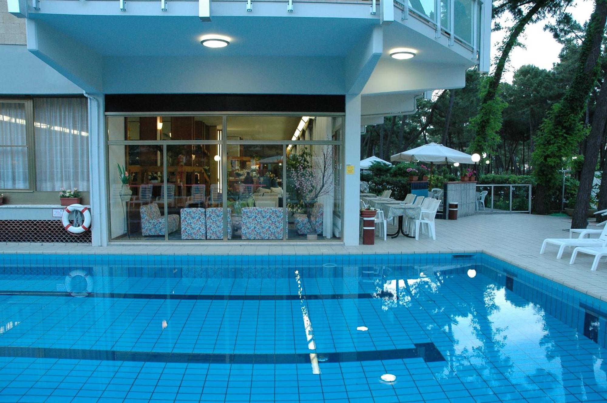 Hotel Sahara Milano Marittima Eksteriør billede
