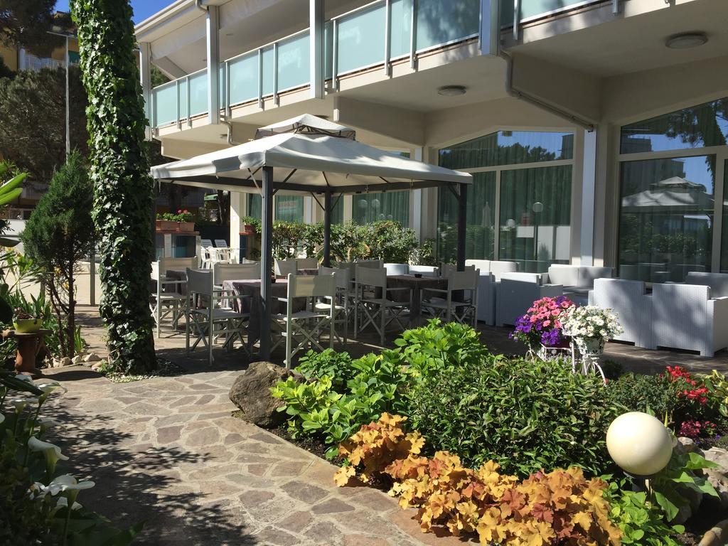 Hotel Sahara Milano Marittima Eksteriør billede