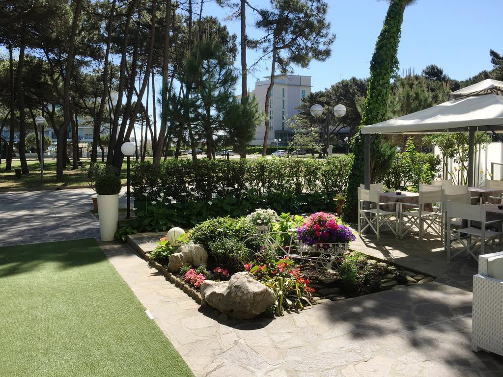 Hotel Sahara Milano Marittima Eksteriør billede