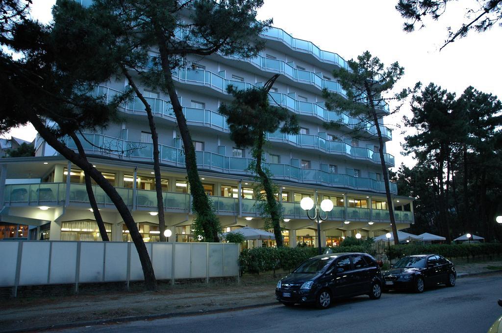 Hotel Sahara Milano Marittima Eksteriør billede