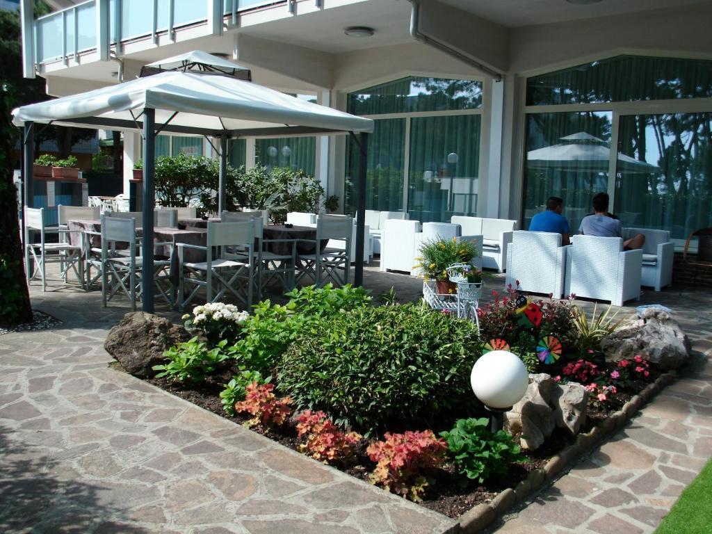 Hotel Sahara Milano Marittima Eksteriør billede