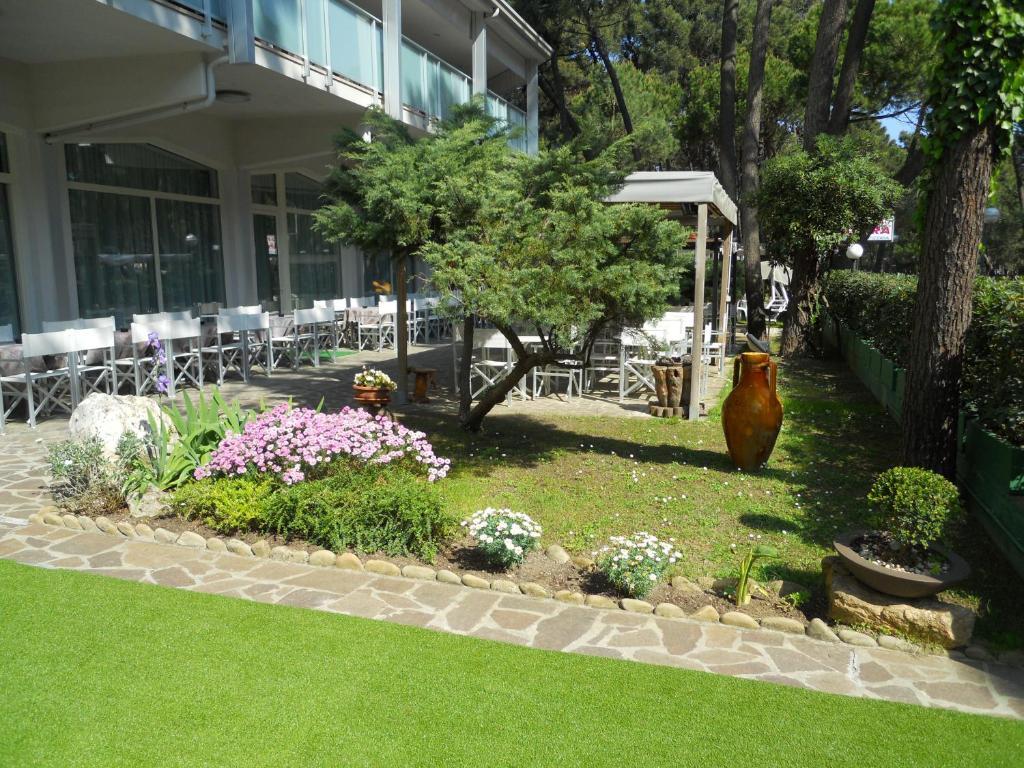 Hotel Sahara Milano Marittima Eksteriør billede
