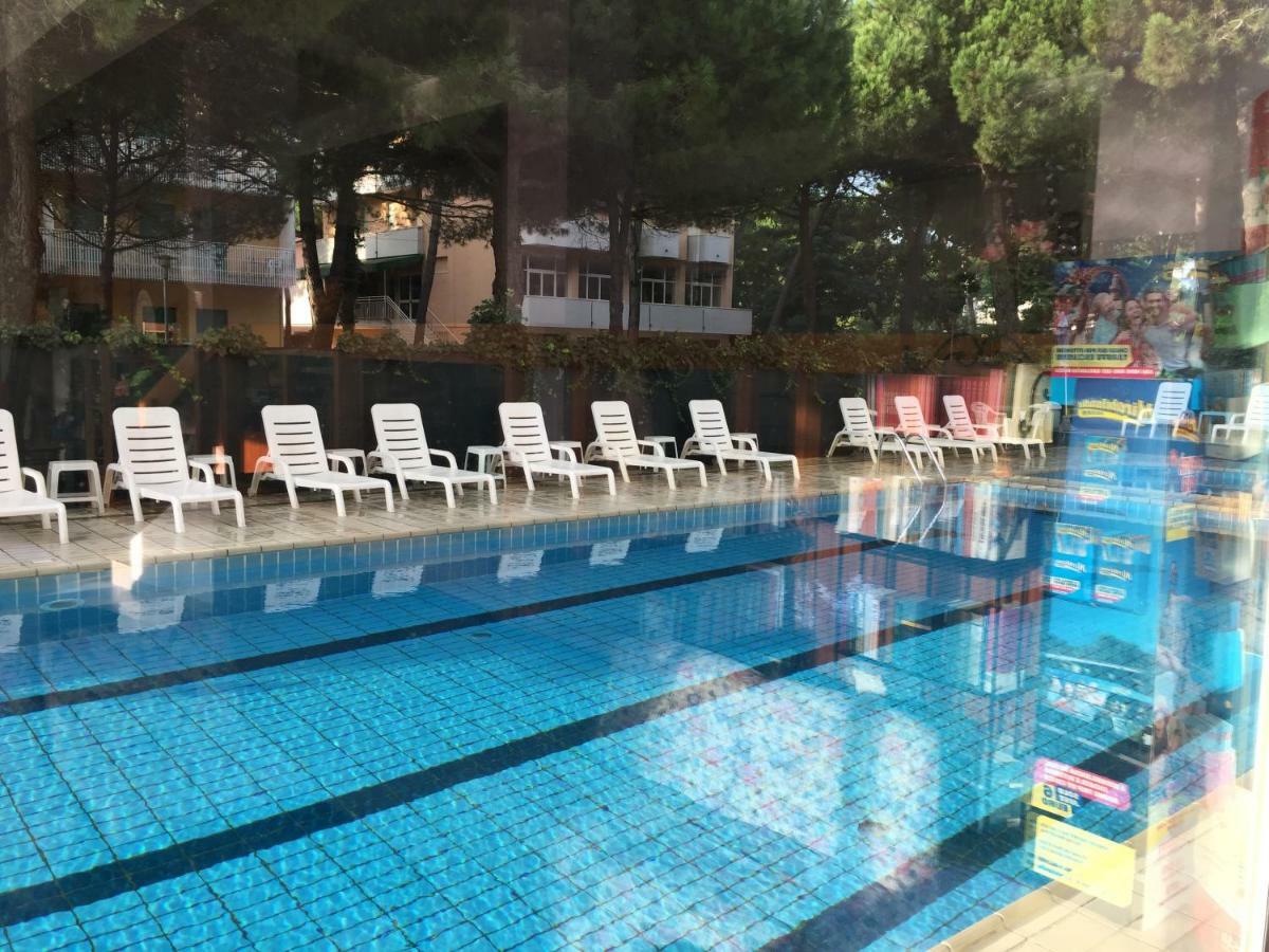 Hotel Sahara Milano Marittima Eksteriør billede