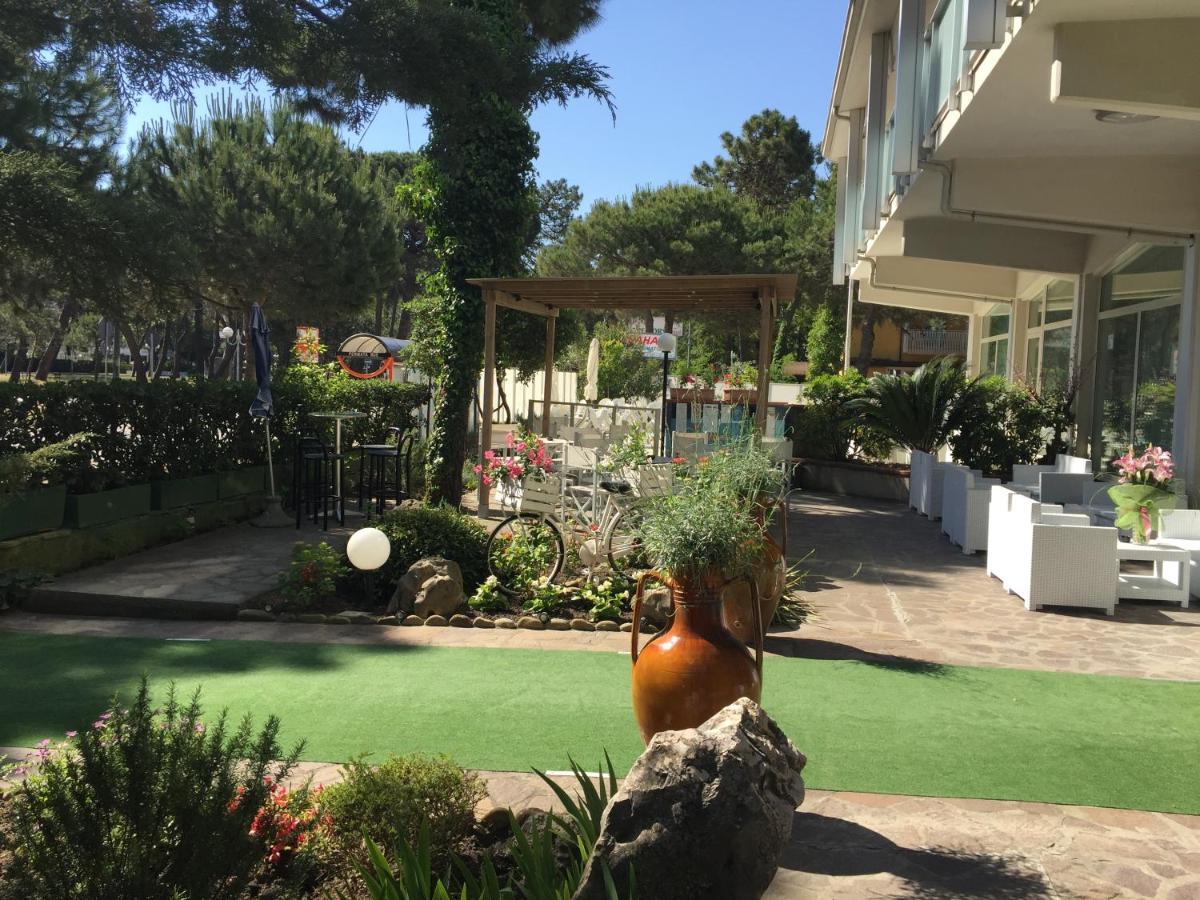 Hotel Sahara Milano Marittima Eksteriør billede