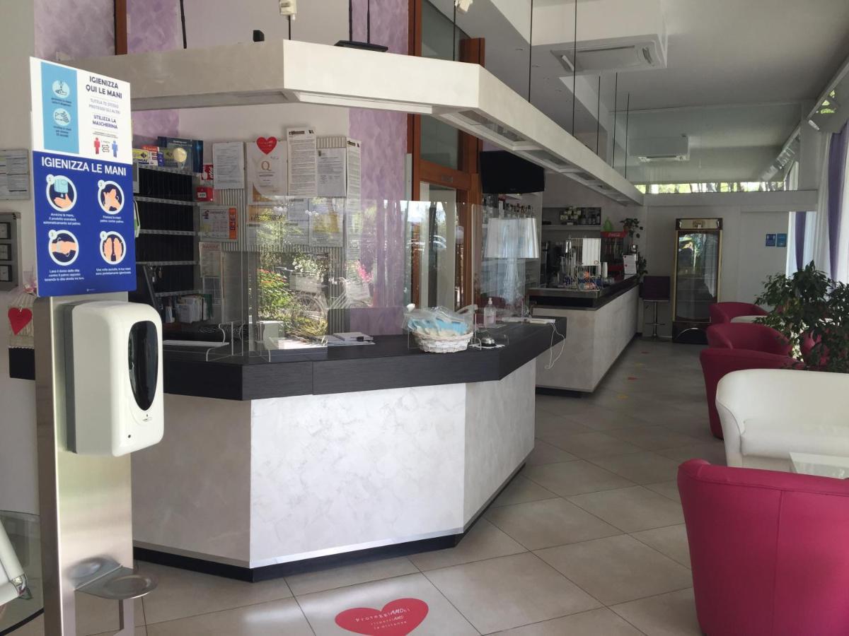 Hotel Sahara Milano Marittima Eksteriør billede