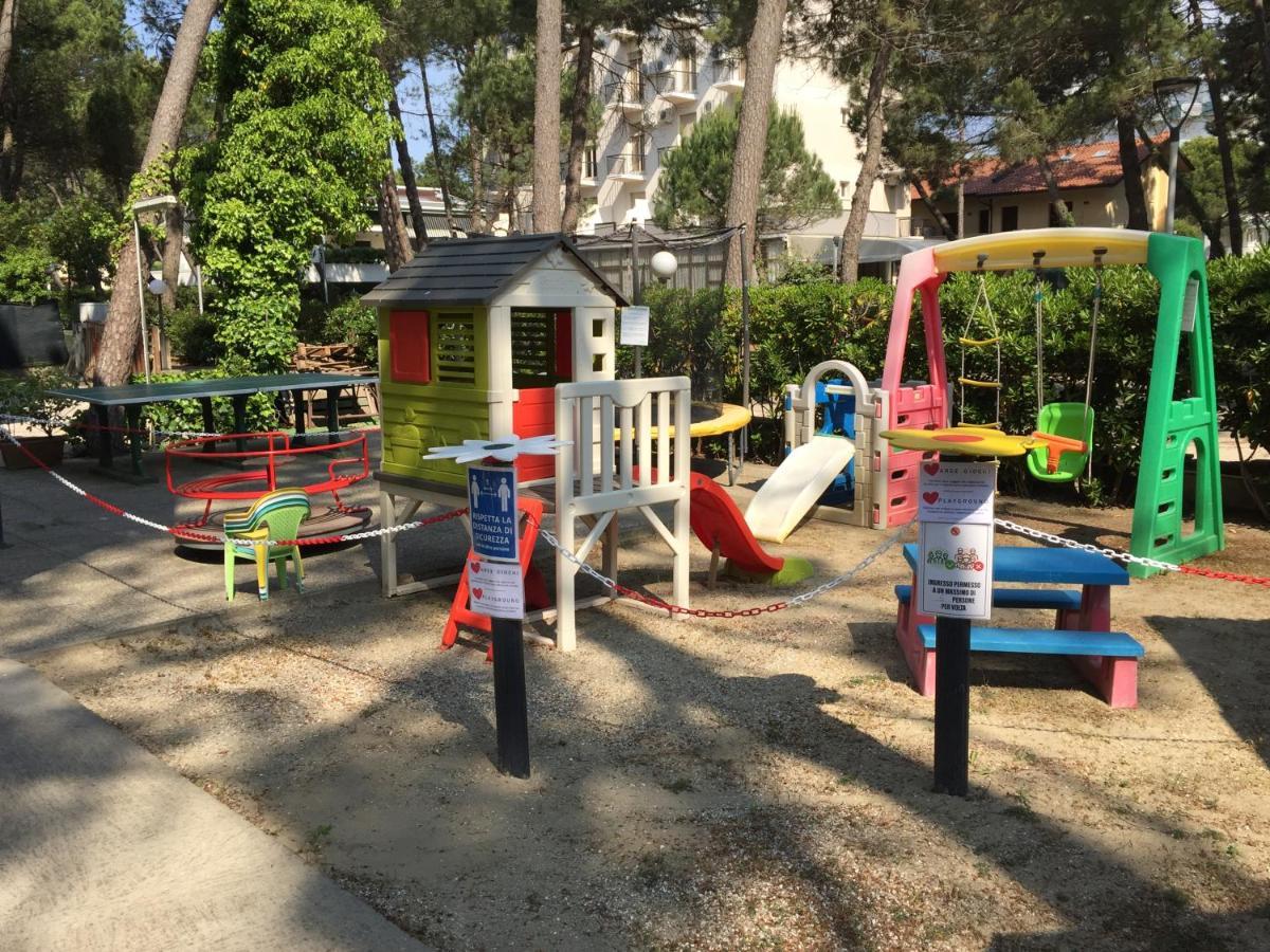 Hotel Sahara Milano Marittima Eksteriør billede