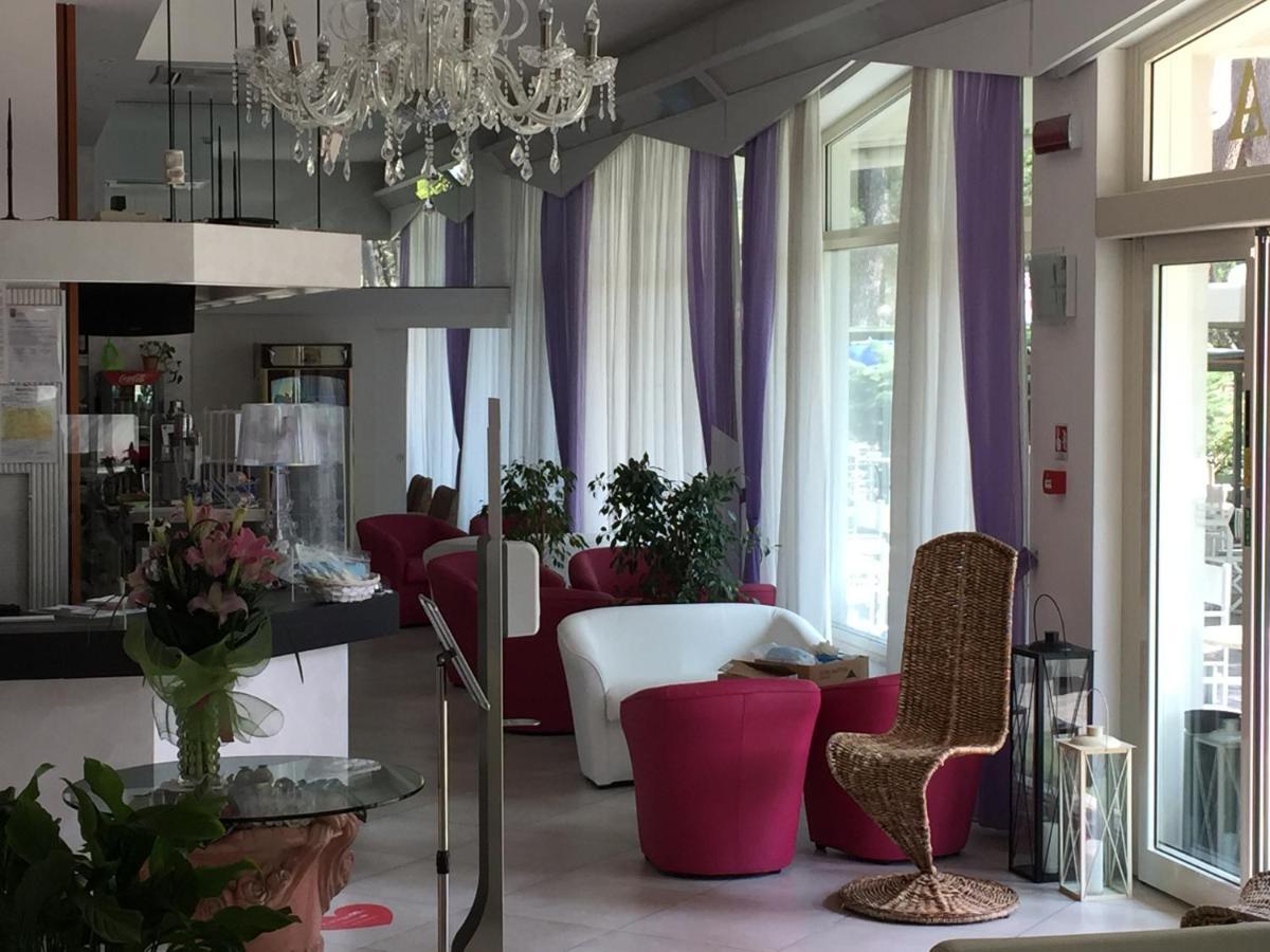Hotel Sahara Milano Marittima Eksteriør billede
